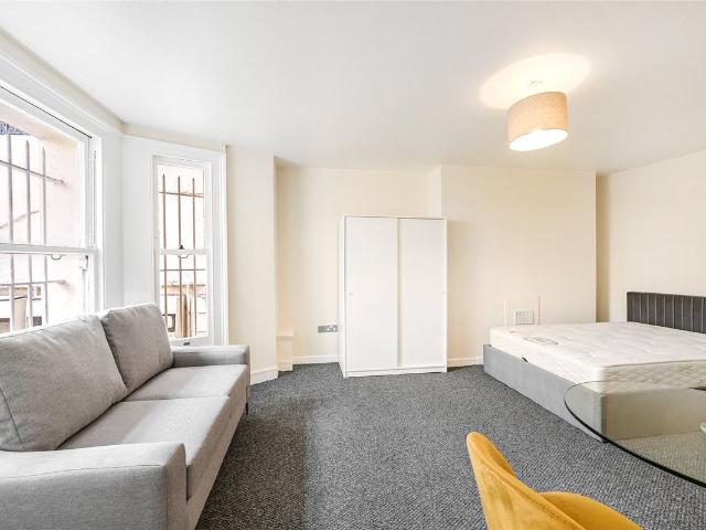 Studio for rent in Earl's Court, Greater London