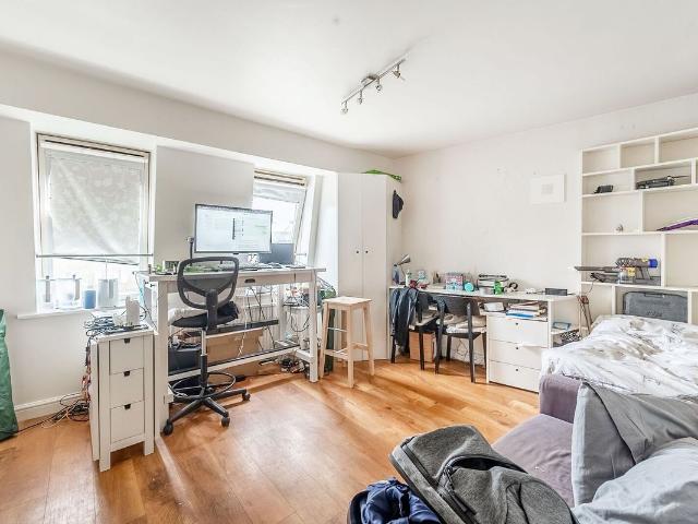 Studio for rent in Earl's Court, Greater London