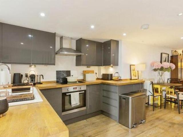 House for sale in Broadwater Down, Sandown Park