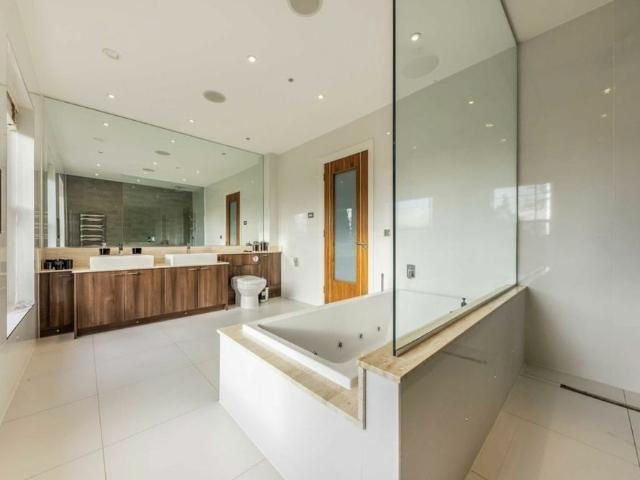 House for rent in New Malden, Coombe