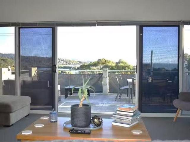 House for rent in Binalong Bay, Tasmania