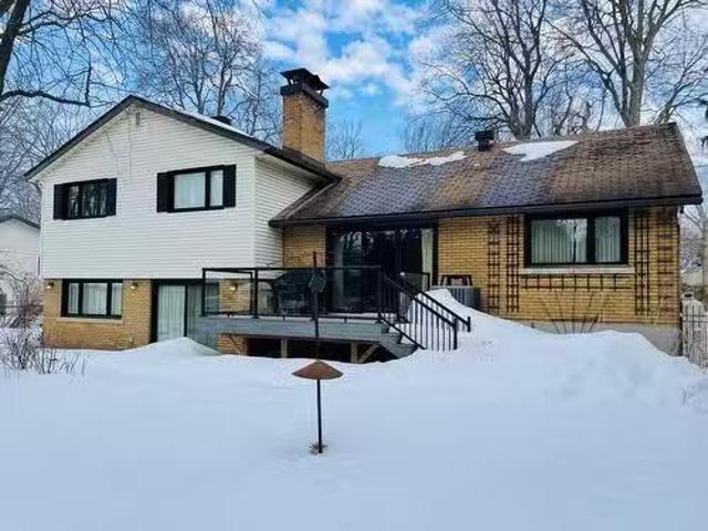 House for rent in Baie-D'Urfé, Montréal (région administrative)