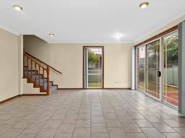 House for rent in Wollongong West, New South Wales