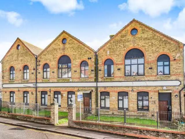 Apartment for rent in Widmore Green, Greater London