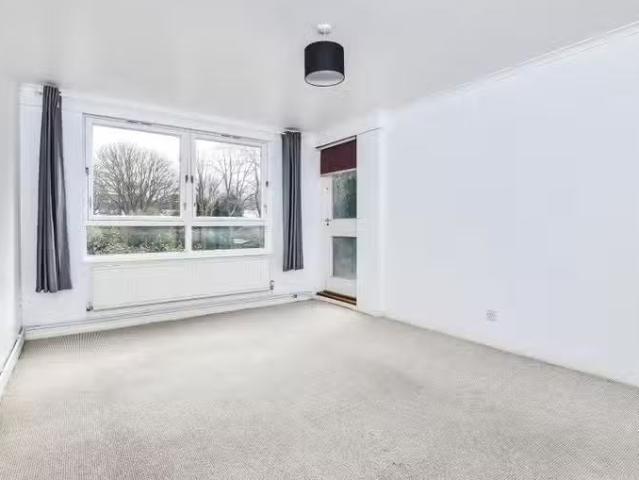 Apartment for rent in Elmstead, Greater London