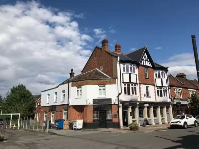 Apartment for rent in Blackhills, Surrey