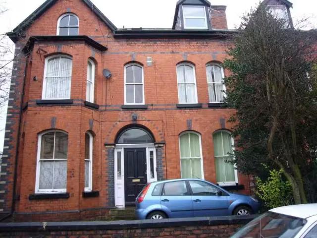 House for rent in Calderstones