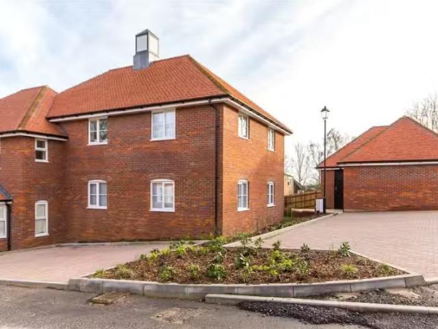 House for rent in Pouchen End, Hertfordshire