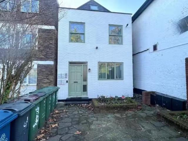 House for rent in Little Stanmore, Greater London