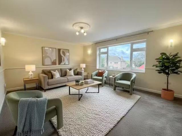 Apartment for rent in Mill End, Green Close
