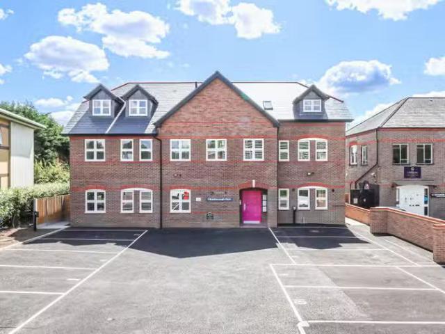 Apartment for rent in Hatching Green, Five Acres