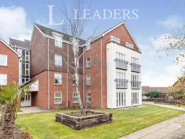 House for rent in Woodloes Park, Green Close