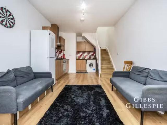 House for rent in Hatch End, Greater London