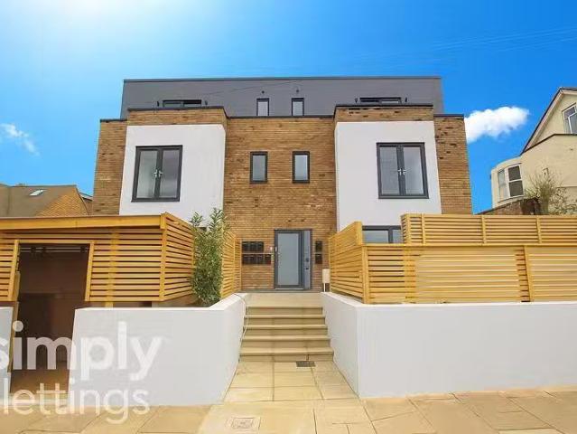 House for rent in Fishersgate, West Sussex