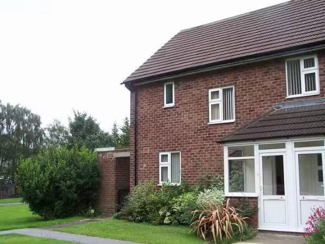 House for rent in Rossmore, Cheshire