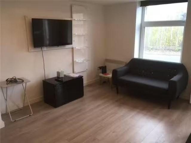 House for rent in Milnsbridge, West Yorkshire