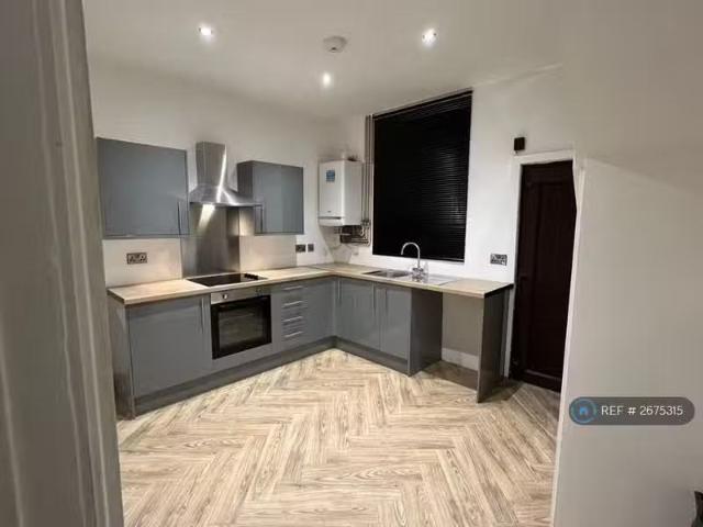 House for rent in Moses Gate, Lee Bank