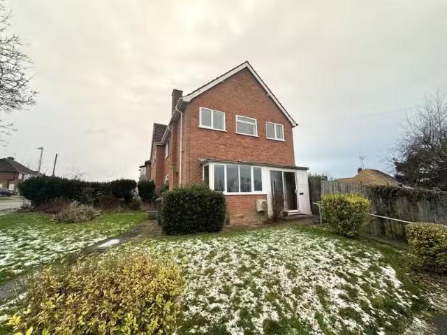 House for rent in Queen's Park, Greater London