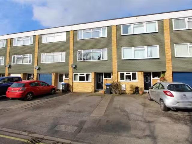 House for rent in Byfleet, Woking