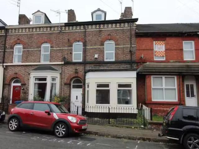 House for rent in Calderstones