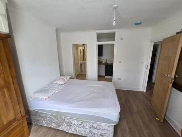 House for rent in London Borough of Merton, Mitcham
