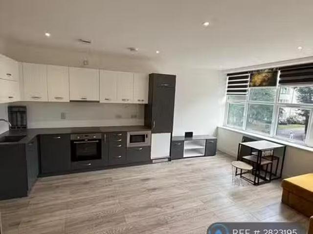 House for rent in Burnt Oak, Greater London