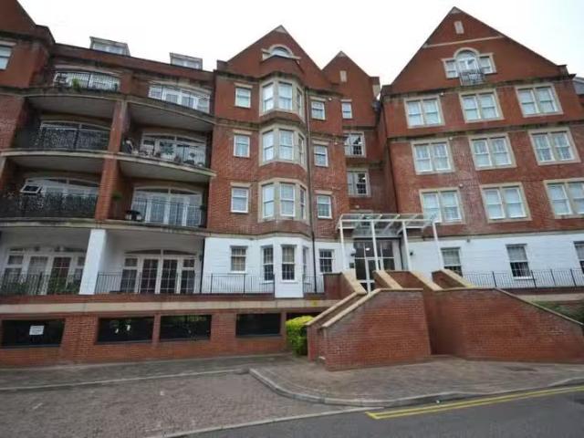 Apartment for rent in The Galleries, Navestock Side
