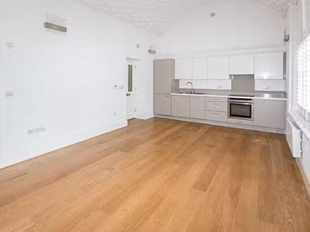 Apartment for rent in The Galleries, Navestock Side