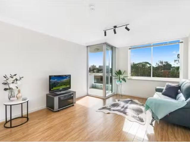Apartment for rent in Lower North Shore, Sydney