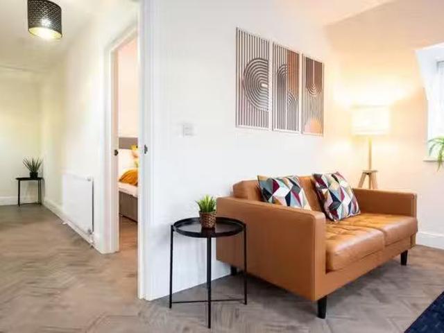 Apartment for rent in Upper Dovercourt, Dale Hill