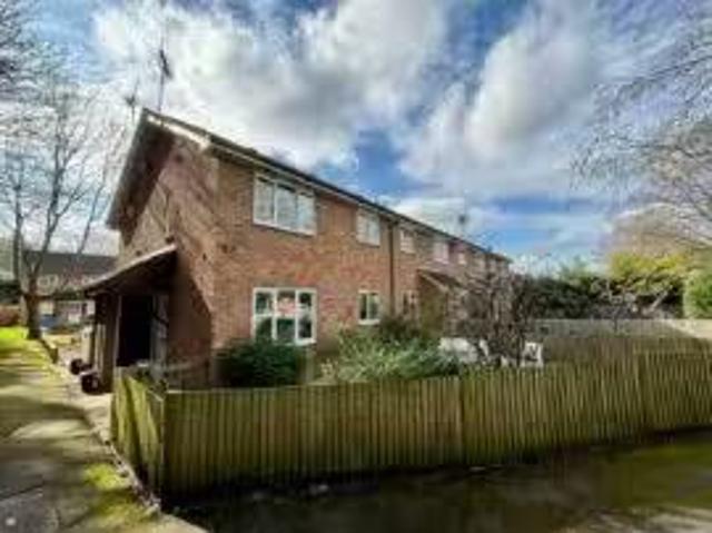 Apartment for rent in Cypress Hull Court, Farnborough