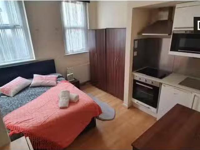 Apartment for rent in Brondesbury, Greater London