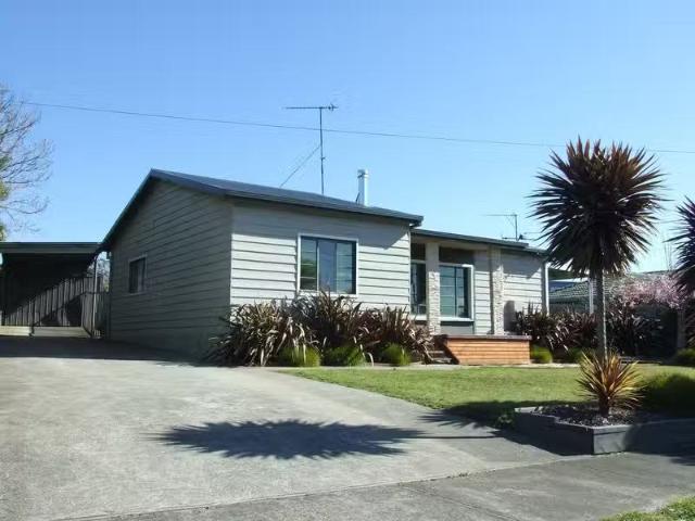 House for rent in Newborough, Victoria