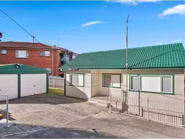 House for rent in Wollongong West, New South Wales