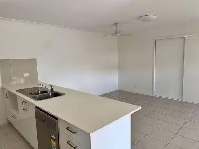 Apartment for rent in Armstrong Beach, Queensland