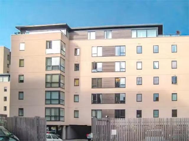Apartment for rent in Cardiff Bay, Falcon Lodge