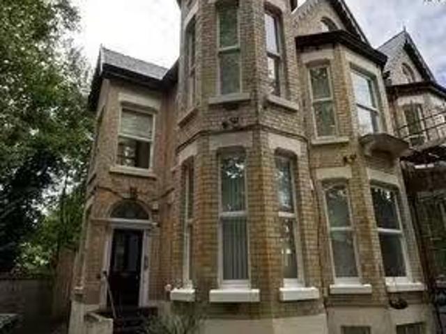 House for rent in Calderstones