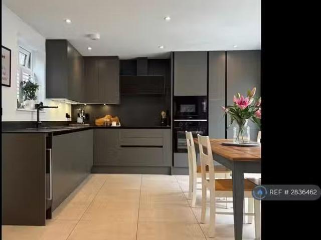 House for rent in Lower Green Esher, Blackhills