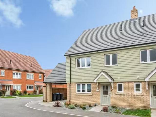 House for rent in Heol-las, Surrey