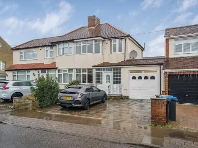 House for rent in Ponders End, Greater London