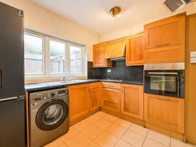 House for rent in Chingford Mount, Highams Park