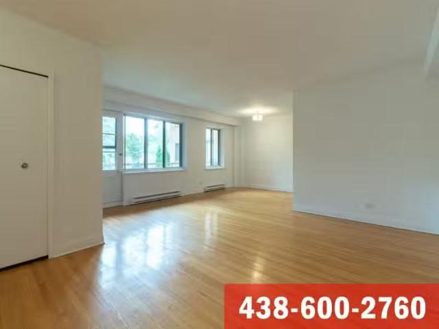 Condo for rent in Mont-royal, Quebec