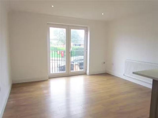 Apartment for rent in Upper Dovercourt, Dale Hill