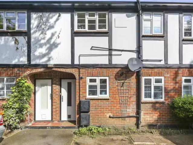 Apartment for rent in Blackhills, Surrey