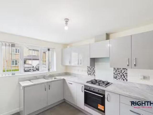 House for rent in Row Town, Surrey