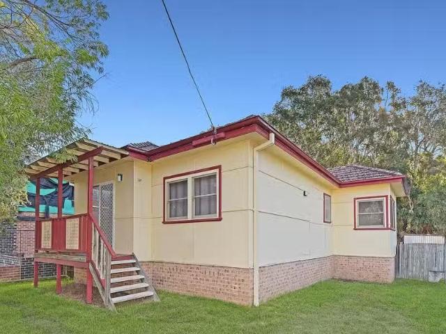 House for rent in Tuggerawong, New South Wales