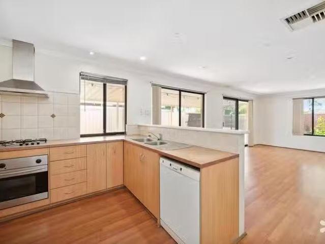 House for rent in Canning Vale, Western Australia