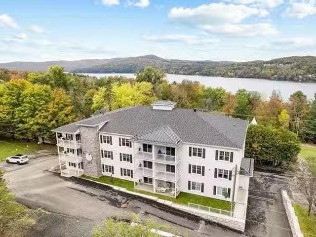 Apartment for rent in Memphrémagog, Quebec
