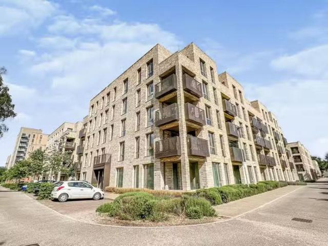 House for rent in Burnt Oak, Greater London