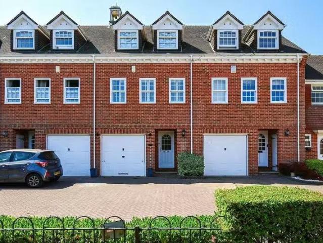 House for rent in Frogmore, Hart